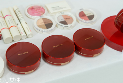 悅詩風(fēng)吟石榴氣墊好用嗎？全新石榴活妍煥采氣墊粉珠霜