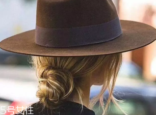 戴什么帽子顯臉小？寬檐帽讓臉看起來小