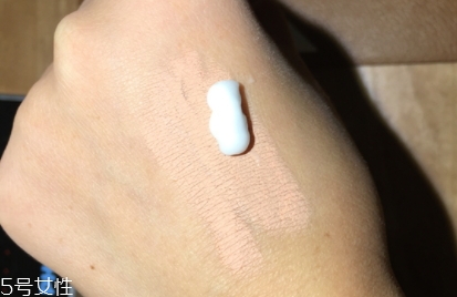 雅詩蘭黛卸妝乳怎么用？