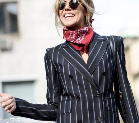 絲巾怎么搭配衣服？優(yōu)雅范兒盡顯