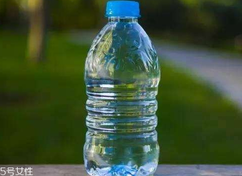 礦泉水為什么保質期那么長 礦泉水為什么保質期那么長