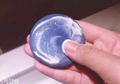 用什么清洗氣墊粉撲？清潔衛(wèi)生很重要