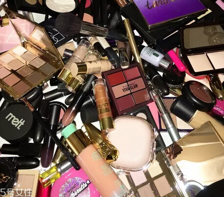 怎么選購韓國化妝品？女生化妝品必備清單