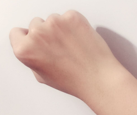 雅詩蘭黛微精華噴霧怎么用？