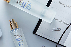 雅詩蘭黛微精華噴霧怎么用？