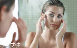 隔離霜可以直接涂在臉上嗎？要用補(bǔ)水產(chǎn)品打底才好