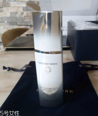 雅詩蘭黛晶透沁白精華怎么樣？一起來看看評測