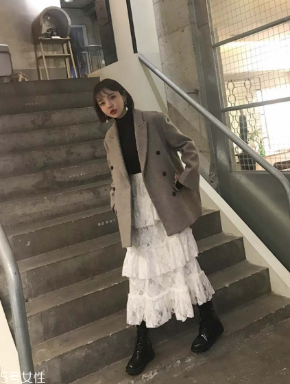 蕾絲長(zhǎng)裙配什么上衣？?jī)?yōu)雅氣質(zhì)小女人