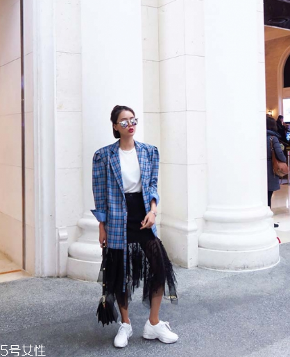 蕾絲長(zhǎng)裙配什么上衣？?jī)?yōu)雅氣質(zhì)小女人