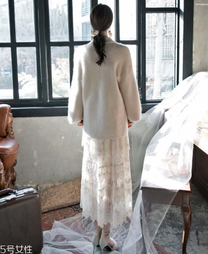 蕾絲長(zhǎng)裙配什么上衣？?jī)?yōu)雅氣質(zhì)小女人