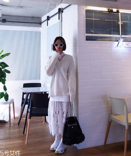 蕾絲長(zhǎng)裙配什么上衣？?jī)?yōu)雅氣質(zhì)小女人