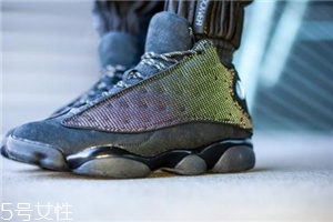 運(yùn)動(dòng)鞋氣墊咯吱的響怎么辦？可能是漏氣或者進(jìn)水了