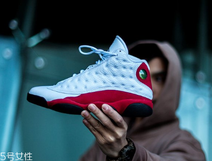 運動鞋前面擠腳怎么辦？四招解決運動鞋頂腳