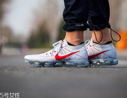 運(yùn)動(dòng)鞋前面磨腳怎么辦？巧用酒精來(lái)緩解