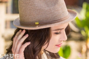 方臉戴什么帽子好看？戴上這三件你臉就不方了