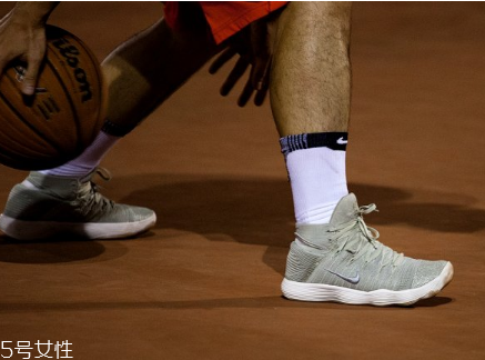 運動鞋網(wǎng)面有污垢洗不掉怎么辦？