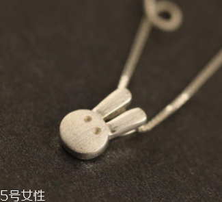 2018情人節(jié)戴什么東西好看？用精巧飾品讓他向你靠近