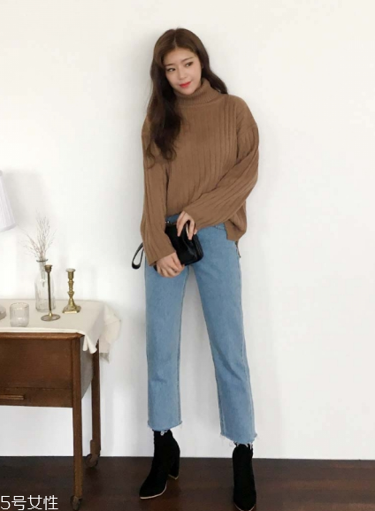 毛衣搭配牛仔褲好看嗎？打造春日慵懶范兒