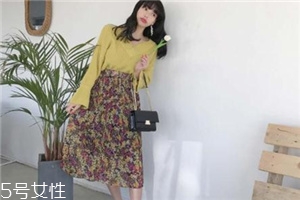 碎花長裙搭配什么上衣？復古或優(yōu)雅隨意切換