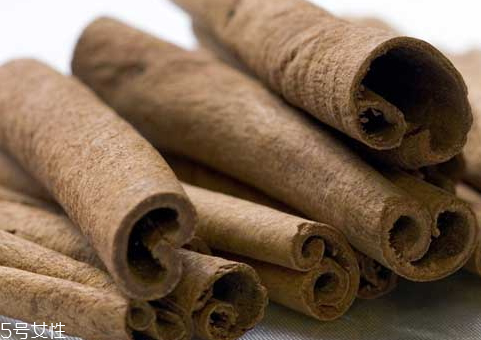 肉桂可以泡水喝嗎 肉桂泡水益處多多 肉桂可以泡水喝嗎 肉桂泡水益處多多