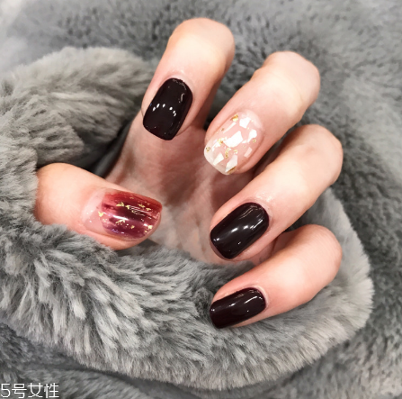 今年最流行的美甲款式 超顯手白的氣質可愛美甲 今年最流行的美甲款式 超顯手白的氣質可愛美甲