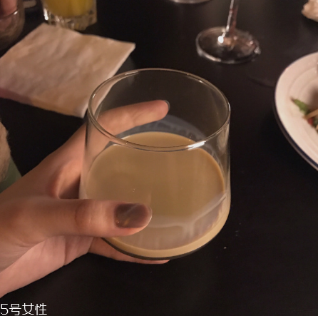 今年最流行的美甲款式 超顯手白的氣質可愛美甲 今年最流行的美甲款式 超顯手白的氣質可愛美甲