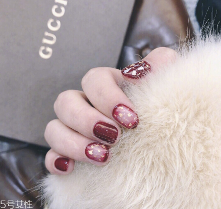 今年最流行的美甲款式 超顯手白的氣質可愛美甲 今年最流行的美甲款式 超顯手白的氣質可愛美甲