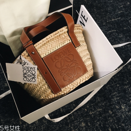 loewe是奢侈品嗎？西班牙百年奢華品牌