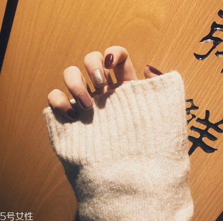 今年最流行的美甲款式 超顯手白的氣質可愛美甲 今年最流行的美甲款式 超顯手白的氣質可愛美甲