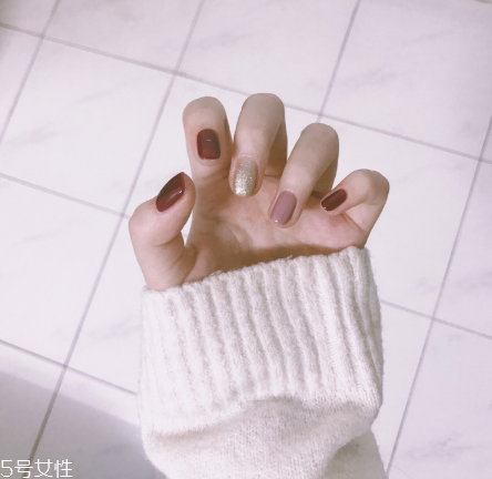 今年最流行的美甲款式 超顯手白的氣質可愛美甲 今年最流行的美甲款式 超顯手白的氣質可愛美甲