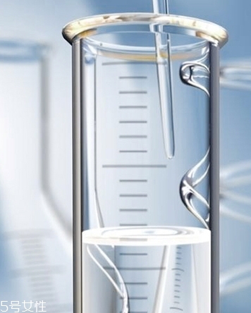 爽膚水要用化妝棉嗎？用手涂爽膚水vs化妝棉