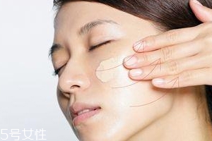 BB霜卡粉怎么辦？妝前敷面膜預(yù)防卡粉