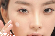 BB霜卡粉怎么辦？妝前敷面膜預(yù)防卡粉