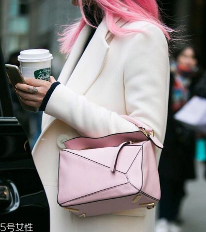 loewe在哪兒買便宜？西班牙皇室品牌