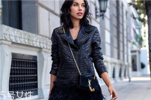 羽毛裙怎么搭配？浪漫飄逸造型首選