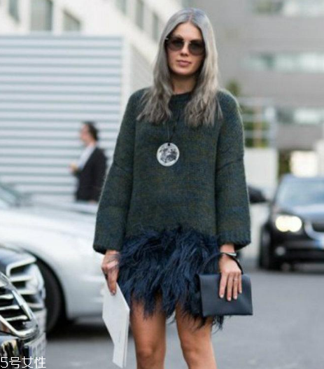 羽毛裙怎么搭配？浪漫飄逸造型首選