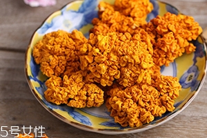 金耳和銀耳的區(qū)別 金耳比銀耳好 金耳和銀耳的區(qū)別 金耳比銀耳好