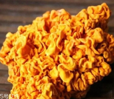 金耳和銀耳的區(qū)別 金耳比銀耳好 金耳和銀耳的區(qū)別 金耳比銀耳好