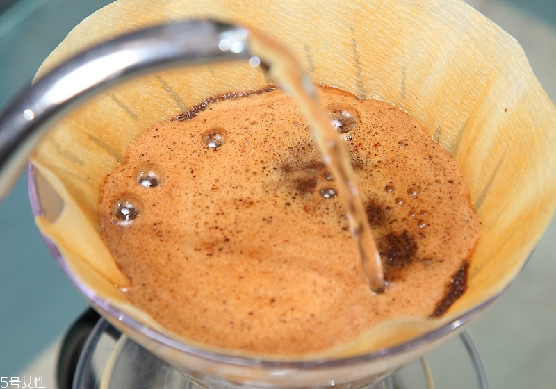 滴漏咖啡壺的使用方法 手沖步驟圖解 滴漏咖啡壺的使用方法 手沖步驟圖解