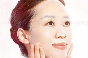 面膜敷多長時間為好？干燥的肌膚及時補水