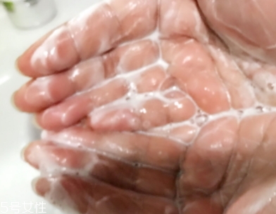 lamer海藍(lán)之謎和阿瑪尼哪個好？