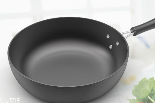 平底鍋能在電磁爐上嗎 平底鍋能在電磁爐上嗎
