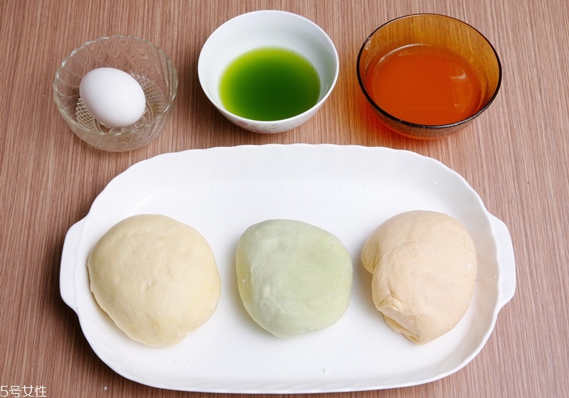 手工面條的做法 先學(xué)會(huì)揉面