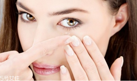 美瞳一天戴多長時(shí)間？美瞳的正確佩戴方法