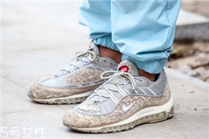 運(yùn)動(dòng)鞋什么顏色最百搭？基礎(chǔ)款必須人手一雙
