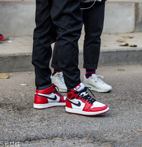 運(yùn)動(dòng)鞋適合開(kāi)車(chē)嗎？開(kāi)車(chē)人士的最佳選擇