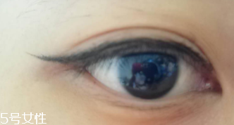 kiss me眼線筆怎么卸？卸妝水直接擦拭即可