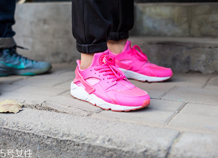 運動鞋發(fā)霉了怎么洗掉？霉斑清理要及時