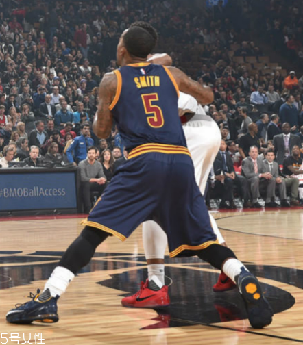 運(yùn)動(dòng)鞋放久了會(huì)壞嗎？運(yùn)動(dòng)鞋長(zhǎng)期不穿也會(huì)壞