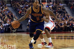 運(yùn)動(dòng)鞋放久了會(huì)壞嗎？運(yùn)動(dòng)鞋長(zhǎng)期不穿也會(huì)壞